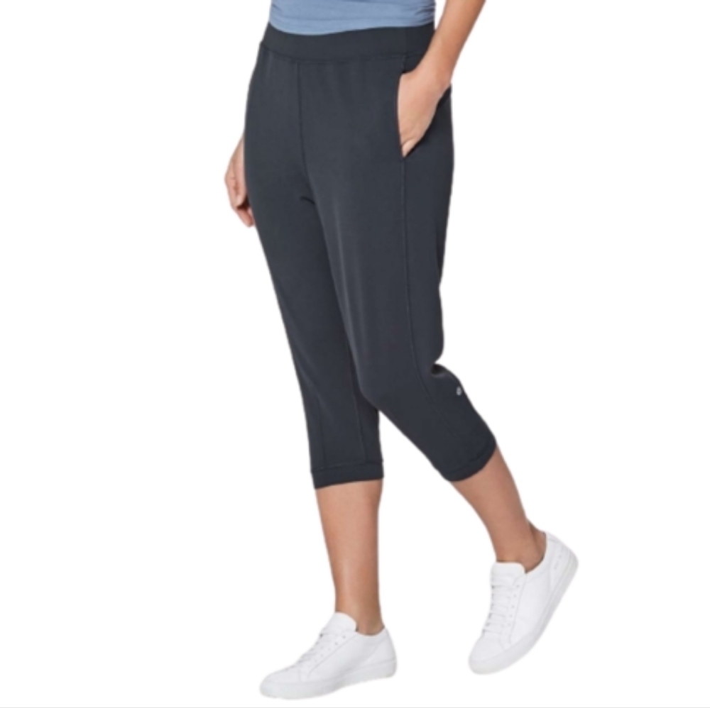 LULULEMON Rejuvenate Crop *18" in True Navy Women's Size 4